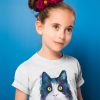 Детска тениска с котка, акварел от художника Славейка Аладжова, върху момиче