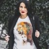 Тениска с жена с лъв, акварел от художника Славейка Аладжова