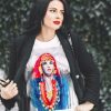 Тениска с мома от Пирин с пендари и планина, акварел от художника Славейка Аладжова