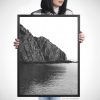 Крайбрежни скали - черно бяла морска фотография